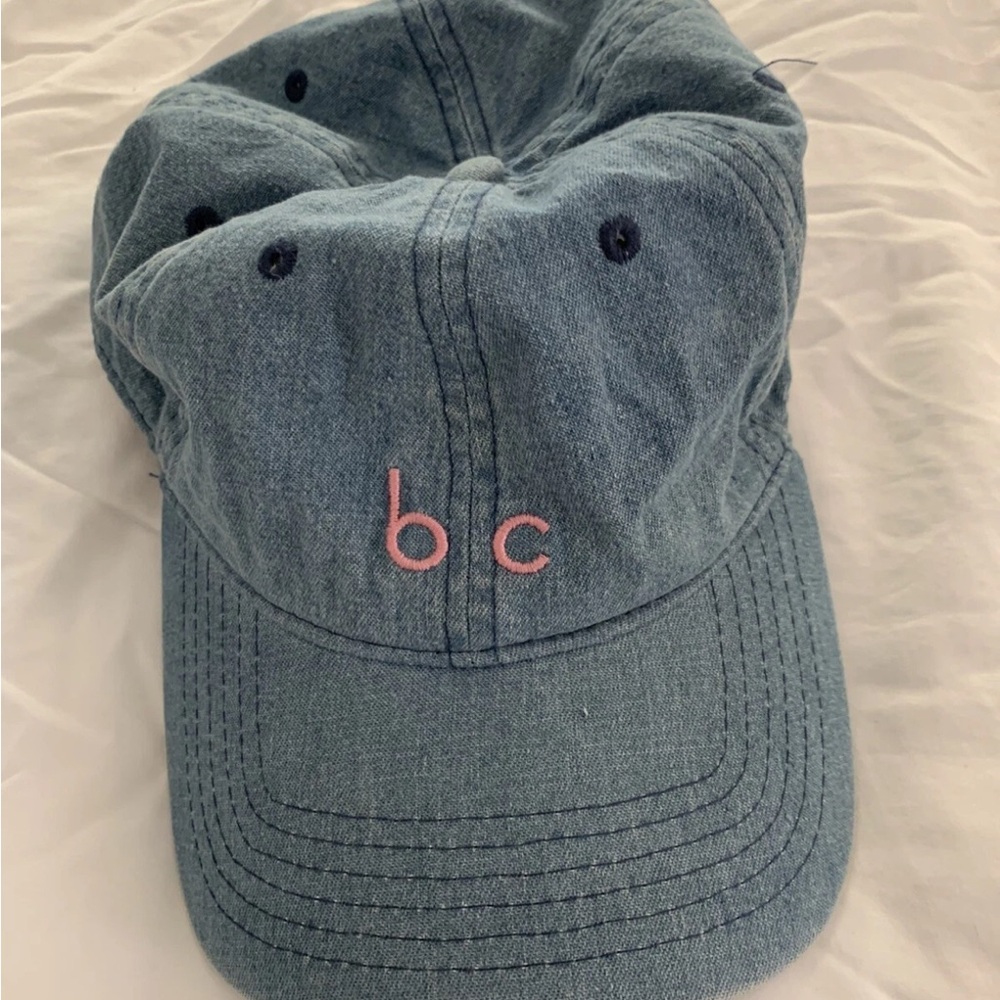 Barney cools Jean baseball hat